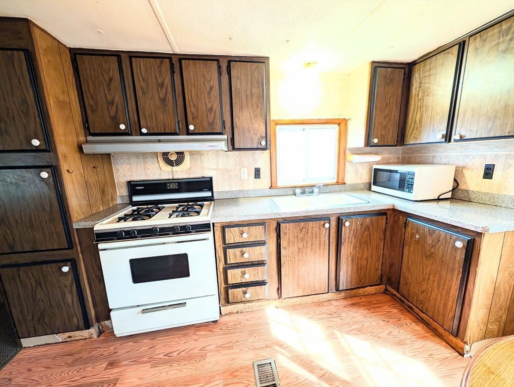 404 Southwick Road, Unit 4 Westfield, MA 01085 - Photo 10 of 27