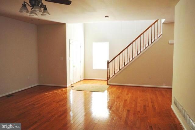 9223 Coleman Thomas Road Columbia, MD 21046 - Photo 7 of 21 Living Room