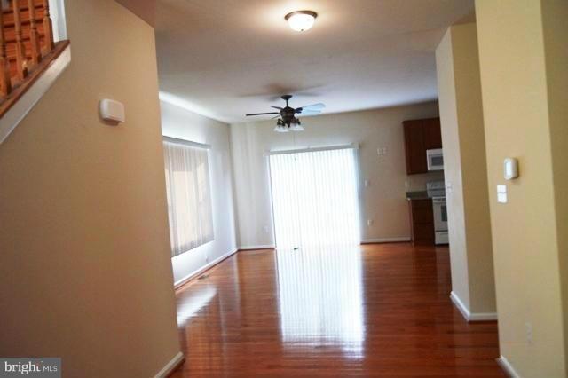 9223 Coleman Thomas Road Columbia, MD 21046 - Photo 8 of 21 Living Room