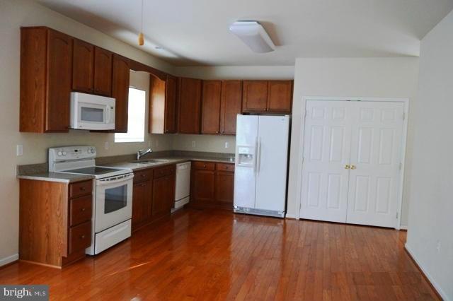 9223 Coleman Thomas Road Columbia, MD 21046 - Photo 9 of 21 Kitchen