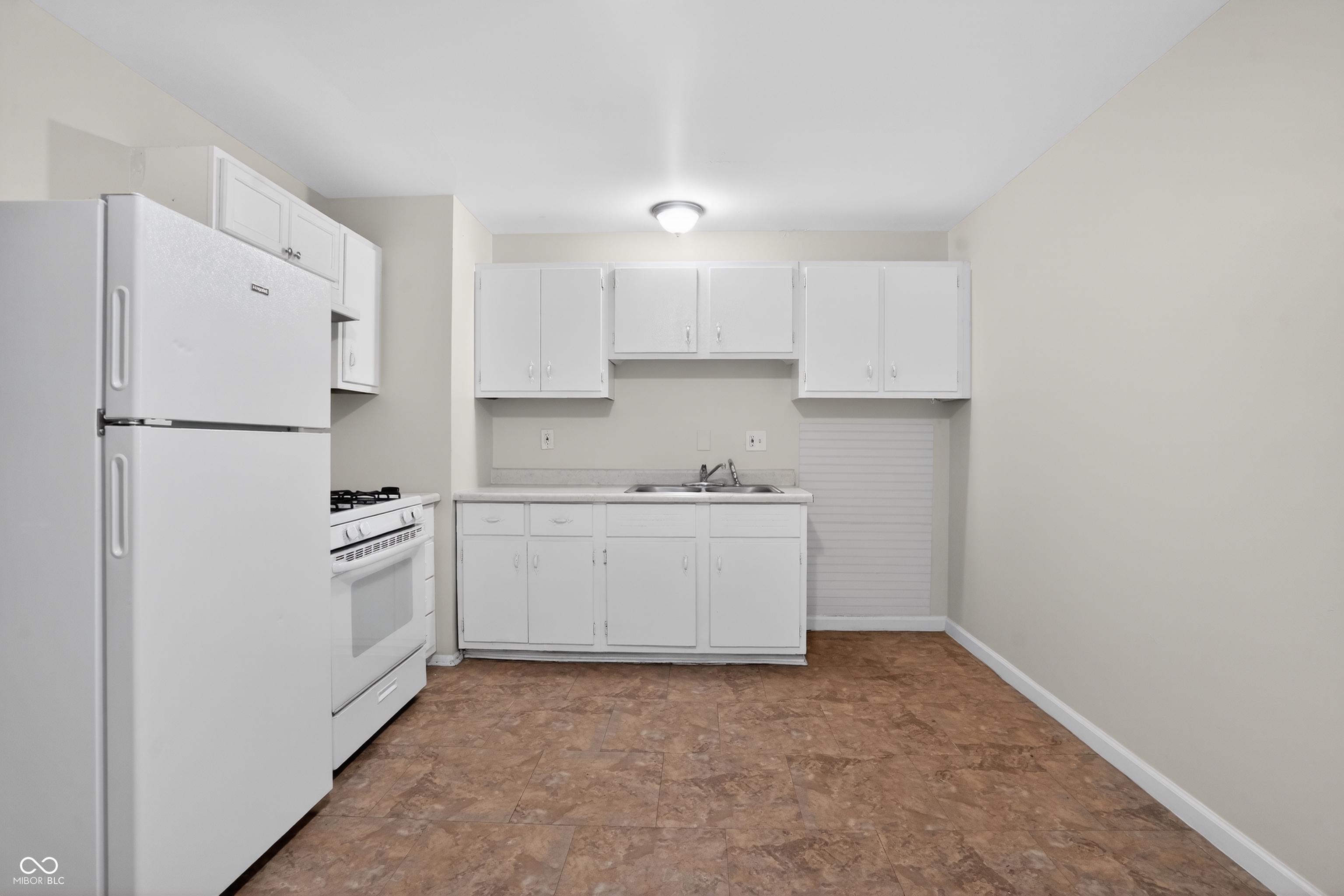 430 North Post Road Indianapolis, IN 46219 - Photo 13 of 20