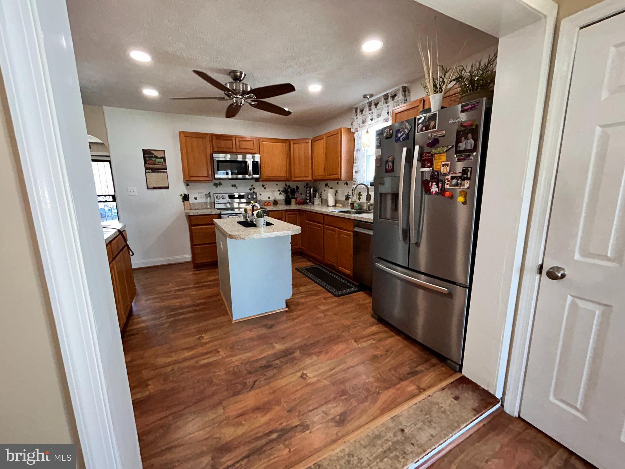 305 Liberty Road Essex, MD 21221 - Photo 11 of 32 Kitchen with Stainless applicances