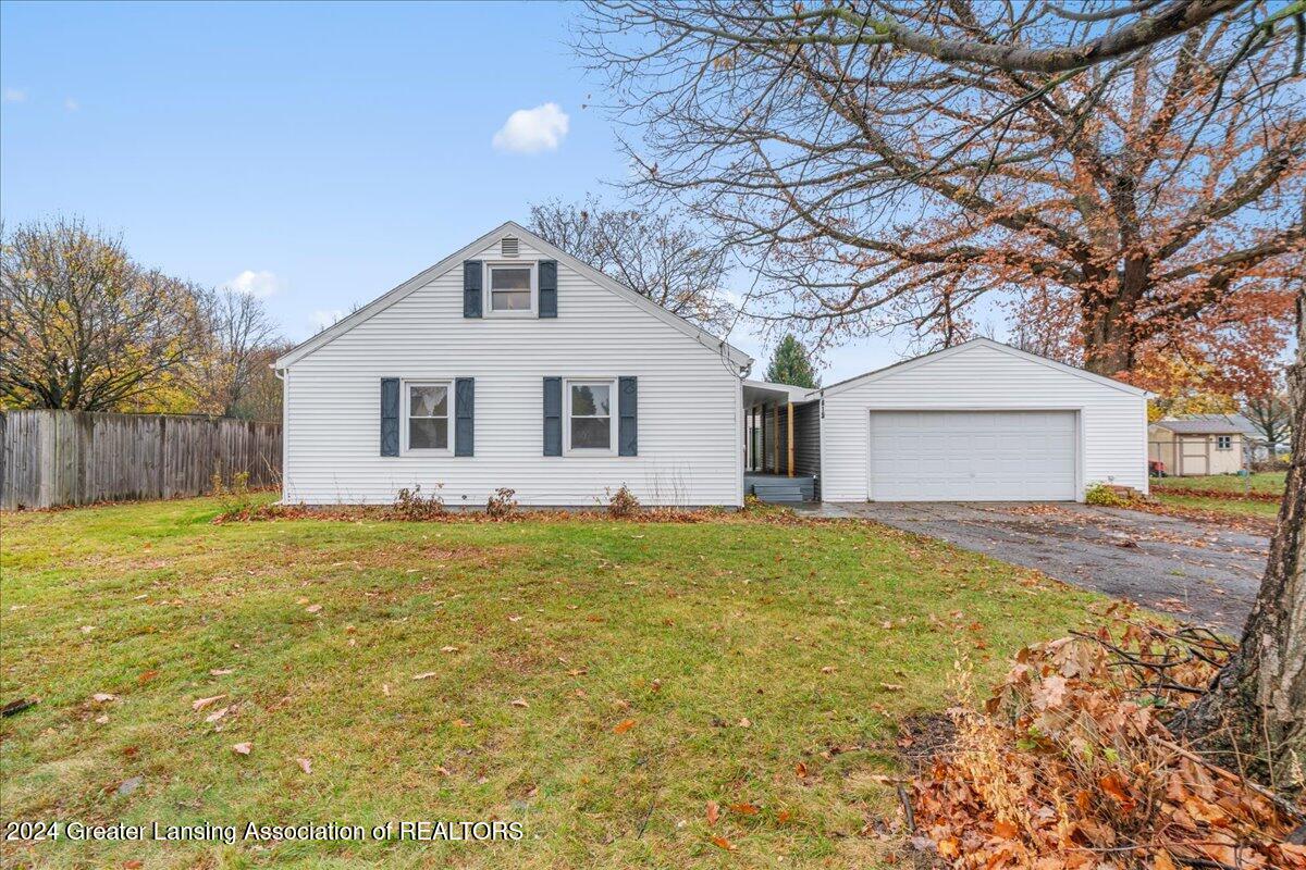 615 Clement Road Lansing, MI 48917 - Photo 2 of 33 03-Media Jett - 10
