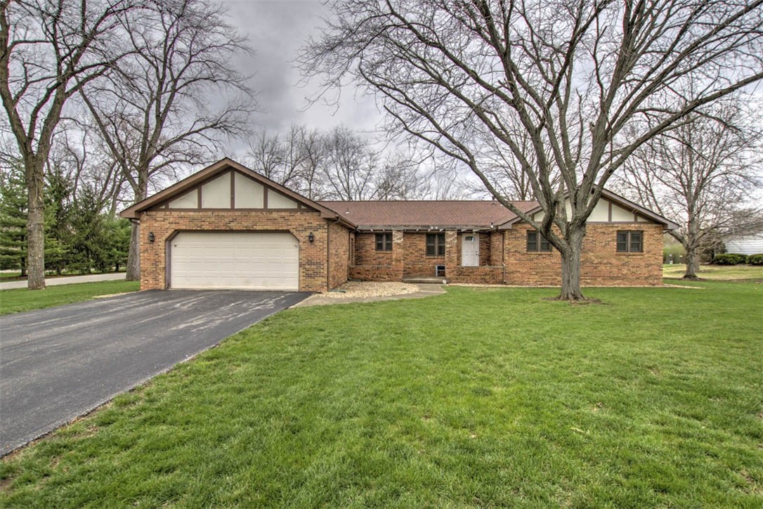 1740 Illini Drive Decatur, IL 62521 - Photo 1 of 36 Gallery Image 1