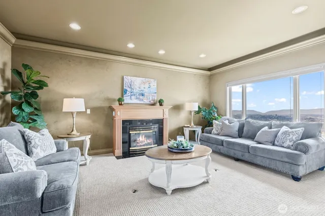 $1,325,000 | 100 Siegmund Place, Yakima, WA 98901