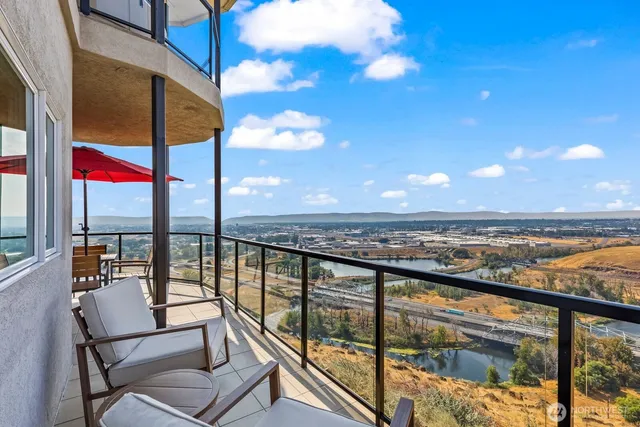 $1,325,000 | 100 Siegmund Place, Yakima, WA 98901