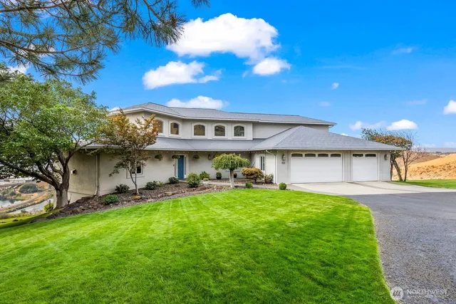 $1,325,000 | 100 Siegmund Place, Yakima, WA 98901