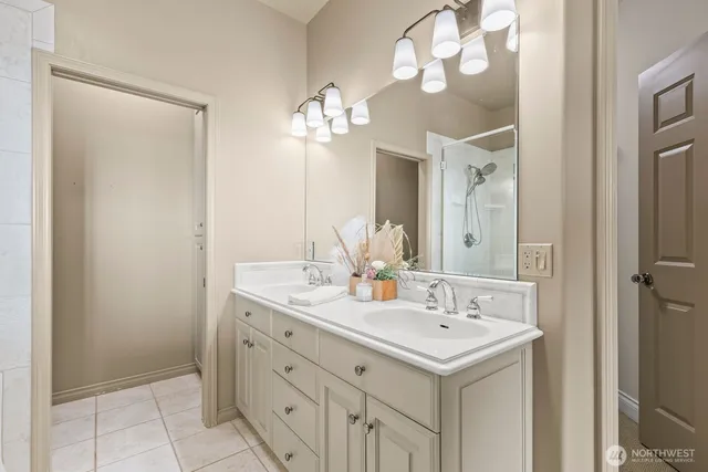 $1,325,000 | 100 Siegmund Place, Yakima, WA 98901