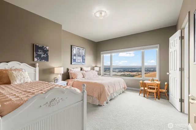 $1,325,000 | 100 Siegmund Place, Yakima, WA 98901