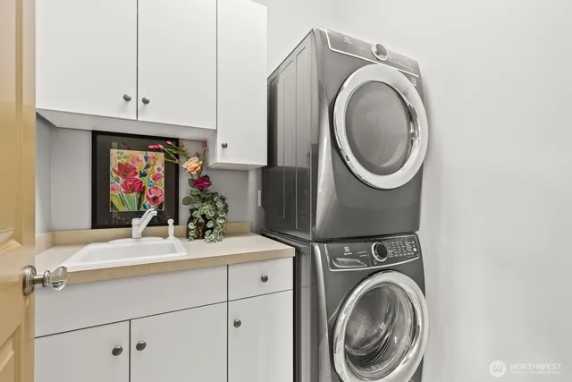 $1,325,000 | 100 Siegmund Place, Yakima, WA 98901