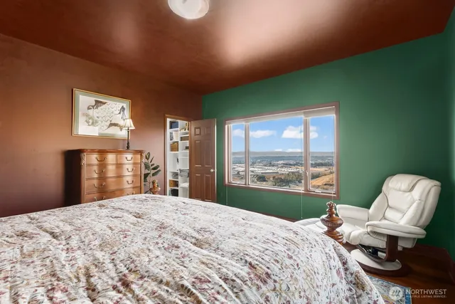 $1,325,000 | 100 Siegmund Place, Yakima, WA 98901