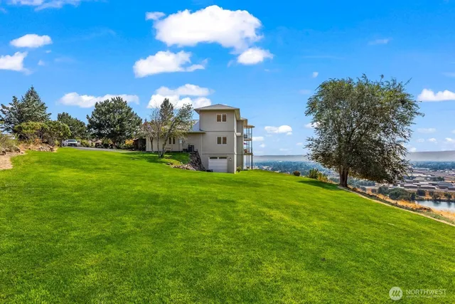 $1,325,000 | 100 Siegmund Place, Yakima, WA 98901