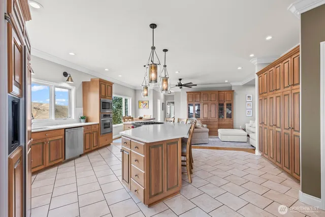 $1,325,000 | 100 Siegmund Place, Yakima, WA 98901