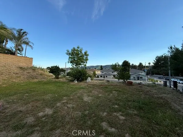 a view of a chairs and table in backyard