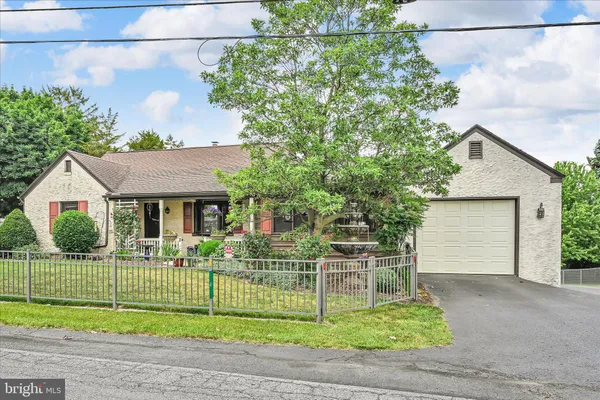 $430,000 | 4 North Conestoga View Drive, Akron, PA 17501