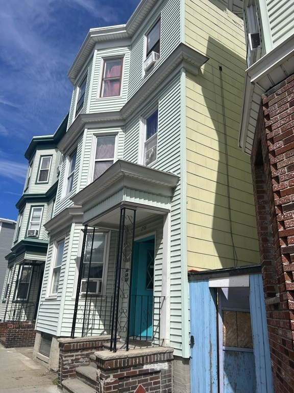 298 Maverick Street Boston, MA 02128 - Photo 3 of 10