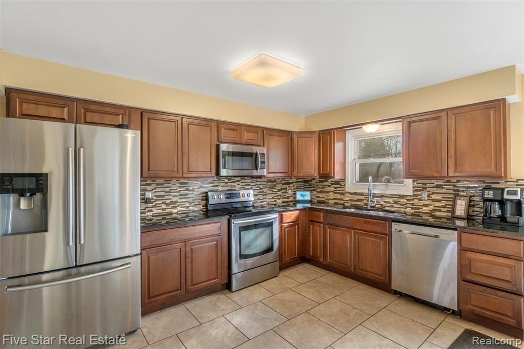 5500 North Henderson Road Davison, MI 48423 - Photo 10 of 48 Gallery Image 10