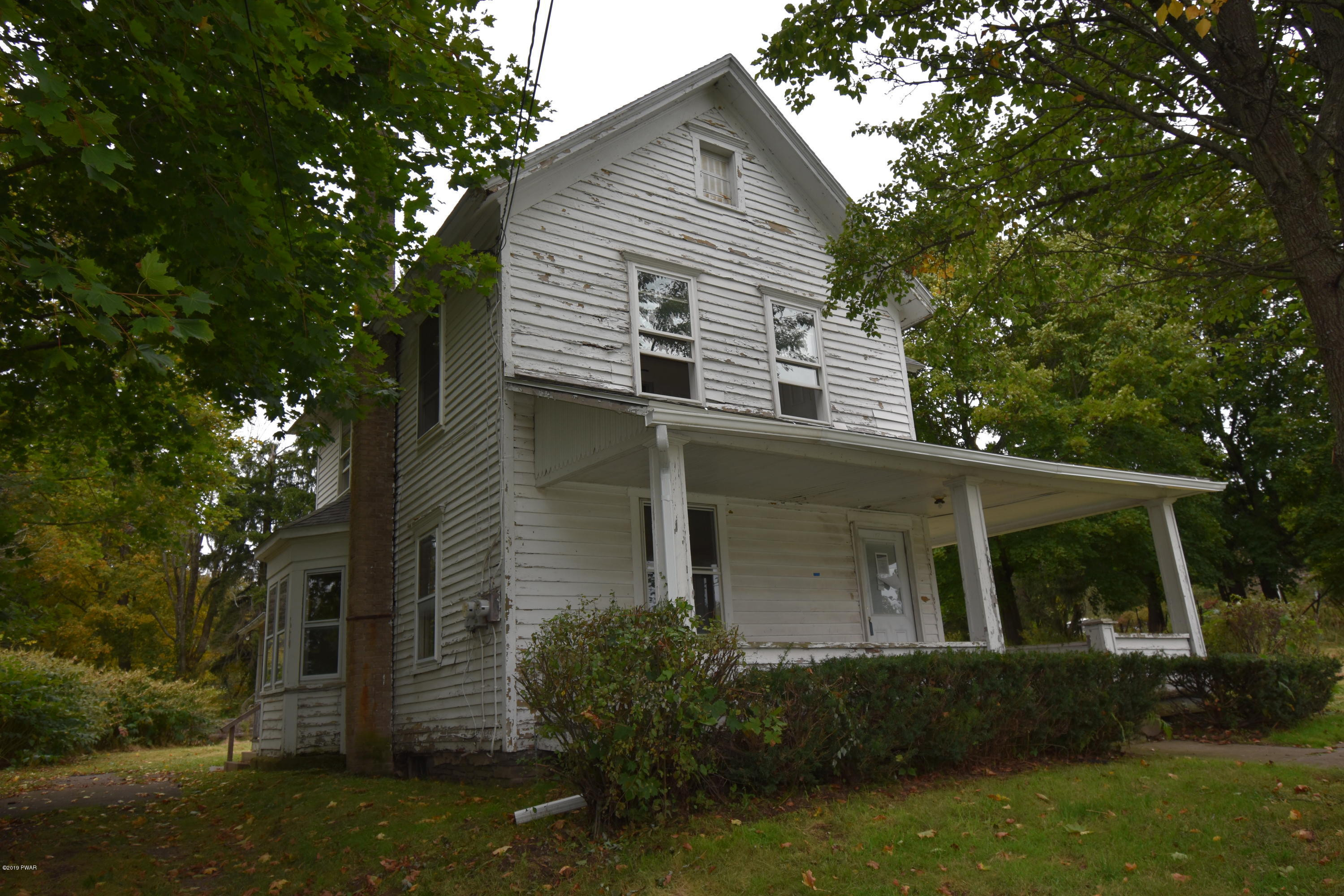 147 Gravity Road Lake Ariel, PA 18436 - Photo 4 of 17 side