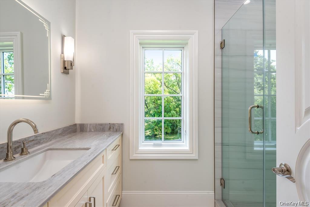 566 East Shore Road Kings Point, NY 11024 - Photo 25 of 42