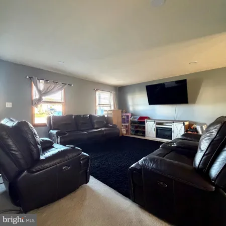 $330,000 | 209 Somerset Drive, Stephens City, VA 22655