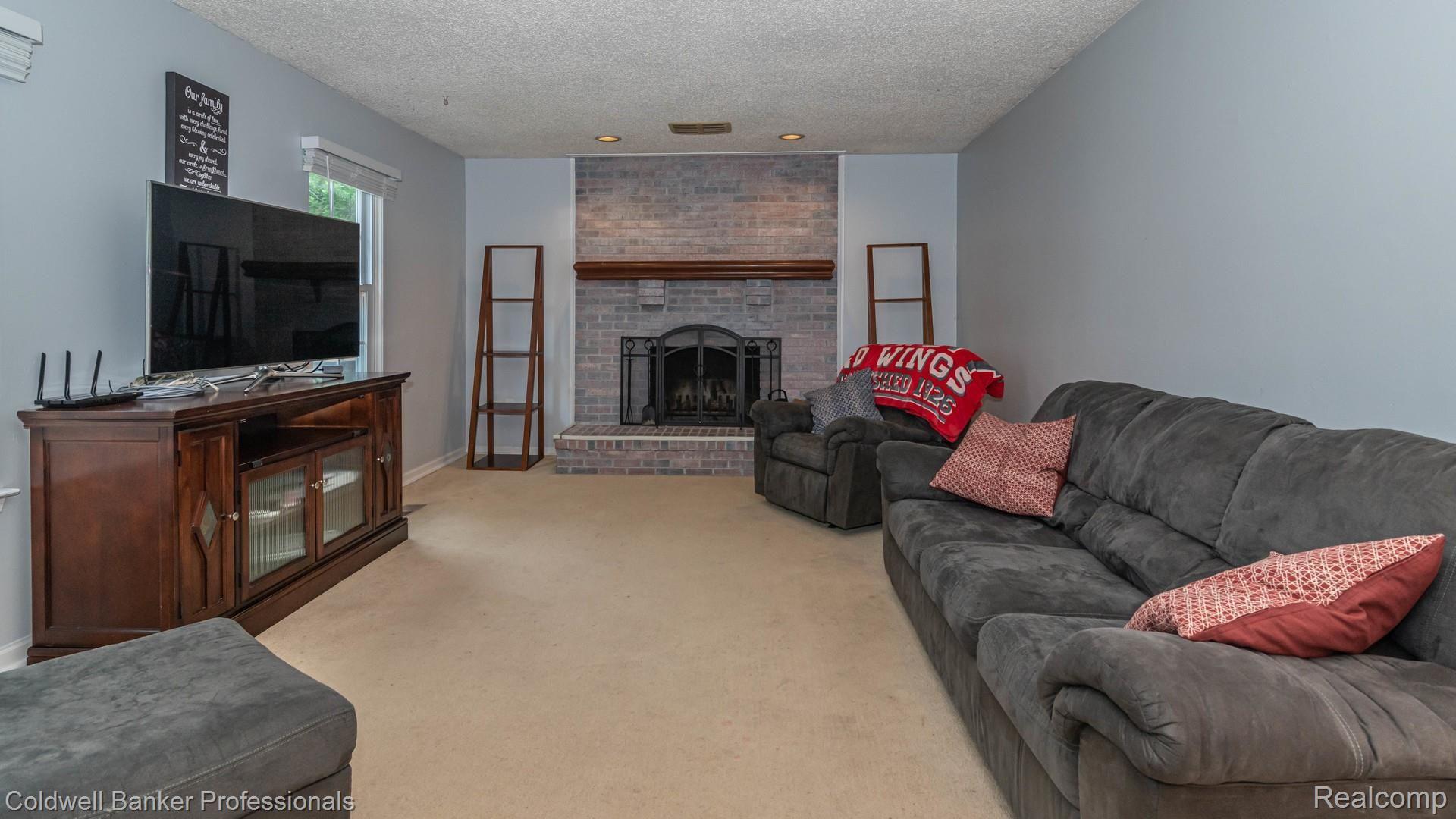 1470 Rand Road Canton, MI 48187 - Photo 17 of 34 MLS17_familyroom.jpg