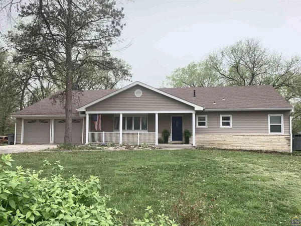 $397,000 | 2101 Canterbury Road, Emporia, KS 66801
