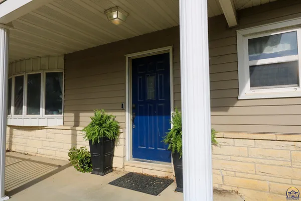 $397,000 | 2101 Canterbury Road, Emporia, KS 66801