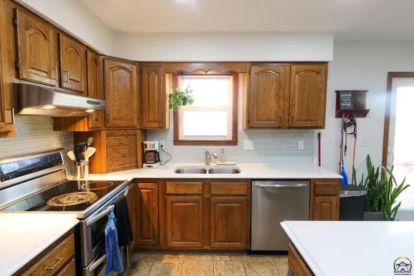 $397,000 | 2101 Canterbury Road, Emporia, KS 66801