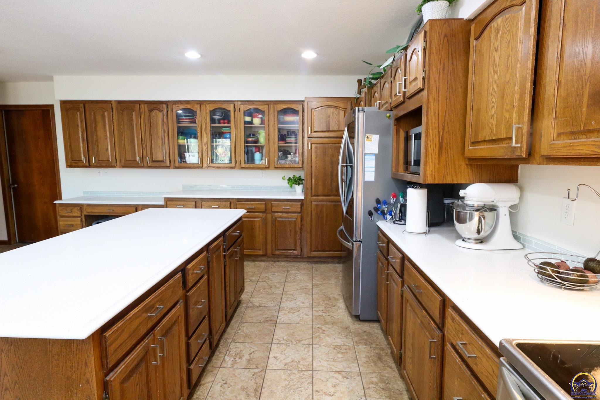 2101 Canterbury Road Emporia, KS 66801 - Photo 29 of 81 Island