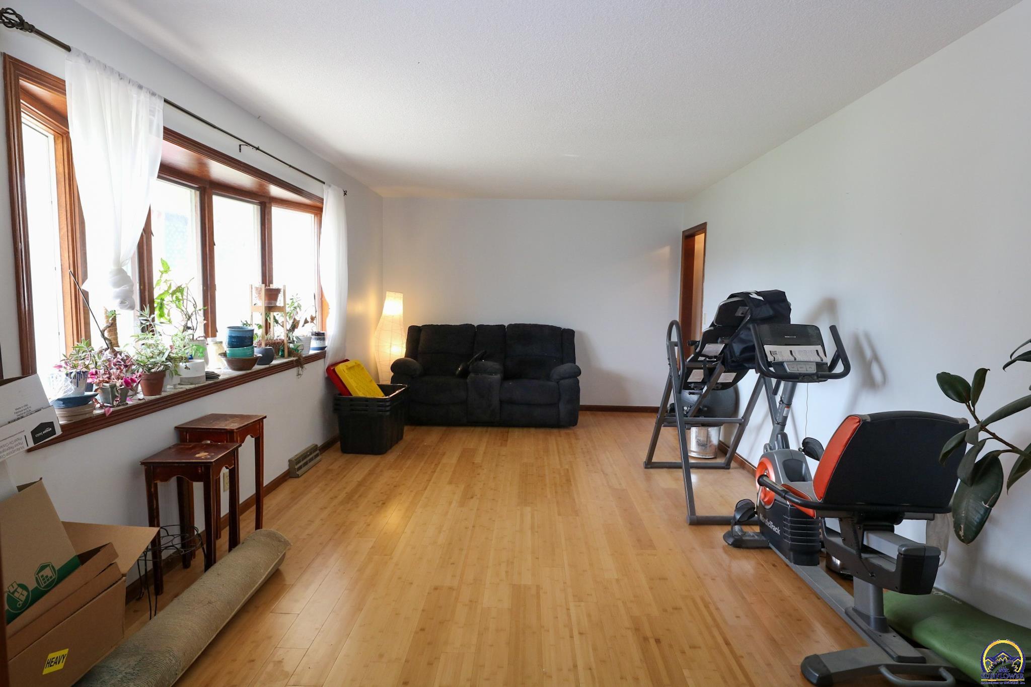 2101 Canterbury Road Emporia, KS 66801 - Photo 30 of 81 Formal Living Room