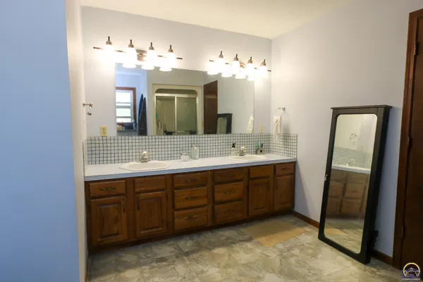 $397,000 | 2101 Canterbury Road, Emporia, KS 66801