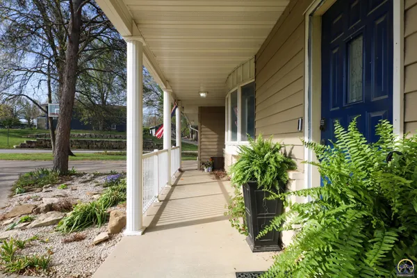 $397,000 | 2101 Canterbury Road, Emporia, KS 66801