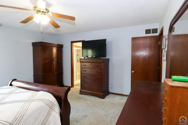 $397,000 | 2101 Canterbury Road, Emporia, KS 66801