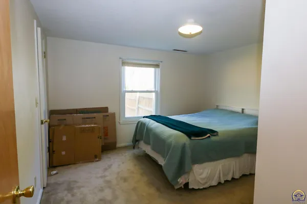 $397,000 | 2101 Canterbury Road, Emporia, KS 66801