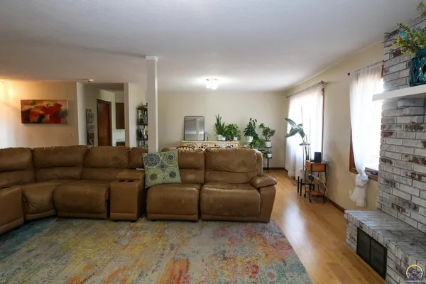 $397,000 | 2101 Canterbury Road, Emporia, KS 66801