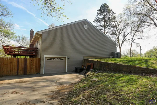 $397,000 | 2101 Canterbury Road, Emporia, KS 66801