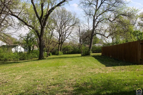 $397,000 | 2101 Canterbury Road, Emporia, KS 66801