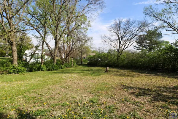 $397,000 | 2101 Canterbury Road, Emporia, KS 66801