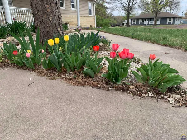 $397,000 | 2101 Canterbury Road, Emporia, KS 66801