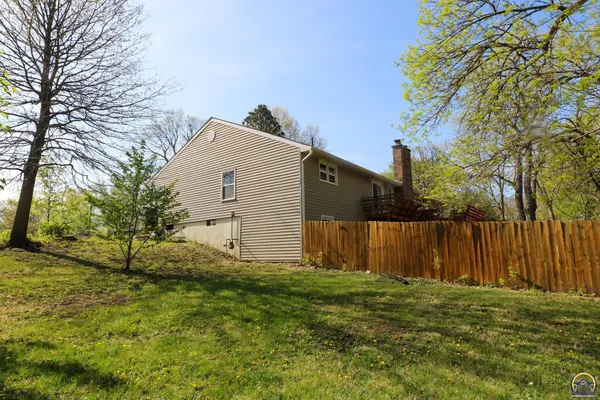 $397,000 | 2101 Canterbury Road, Emporia, KS 66801