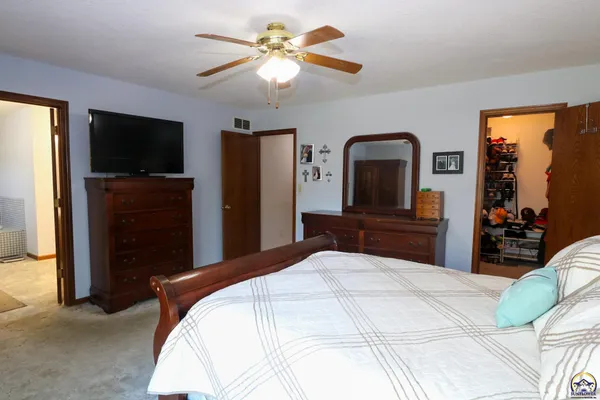 $397,000 | 2101 Canterbury Road, Emporia, KS 66801