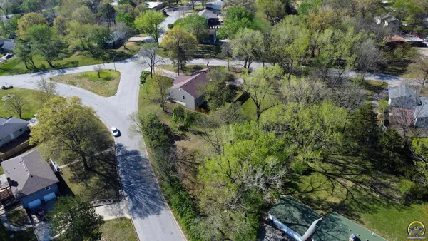 $397,000 | 2101 Canterbury Road, Emporia, KS 66801