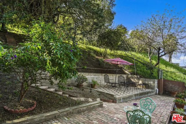 a view of a chairs and table in backyard