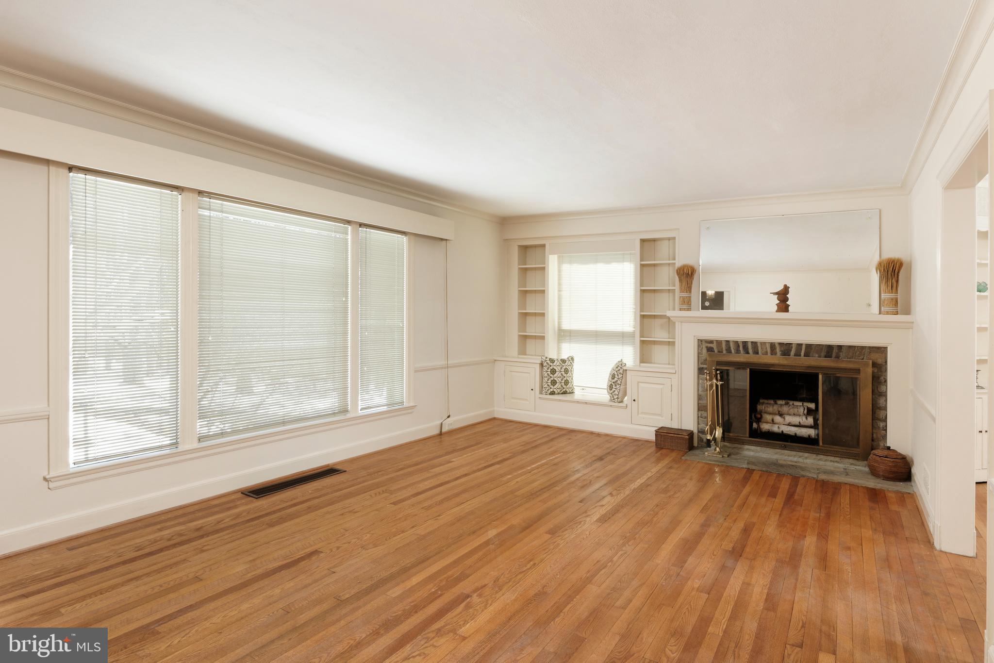 32843 Mt Weather Road Bluemont, VA 20135 - Photo 7 of 42 Light filled living rm w/gleaming hardwood floors