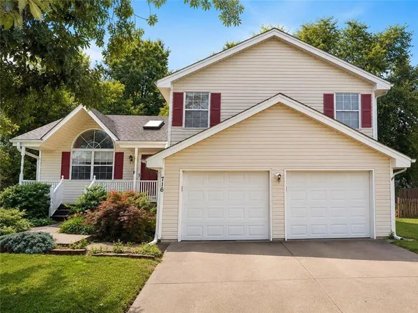 $345,000 | 716 Southeast 11th Street, Lee's Summit, MO 64081