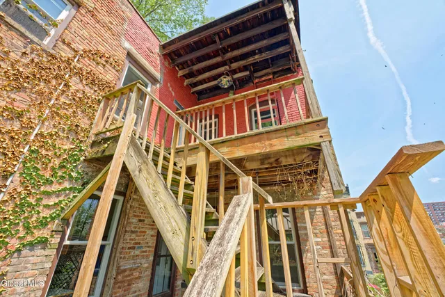 $300,000 | 7 Wilbur Street, Albany, NY 12202