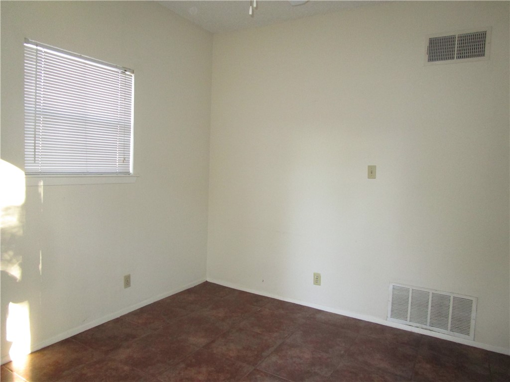 621 West 37th Street, Unit 105 Austin, TX 78705 - Photo 6 of 9 an empty room with a window