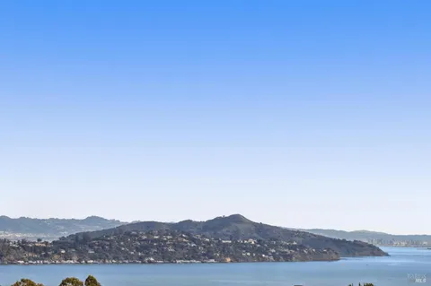 $949,000 | 167 Headlands Court, Sausalito, CA 94965
