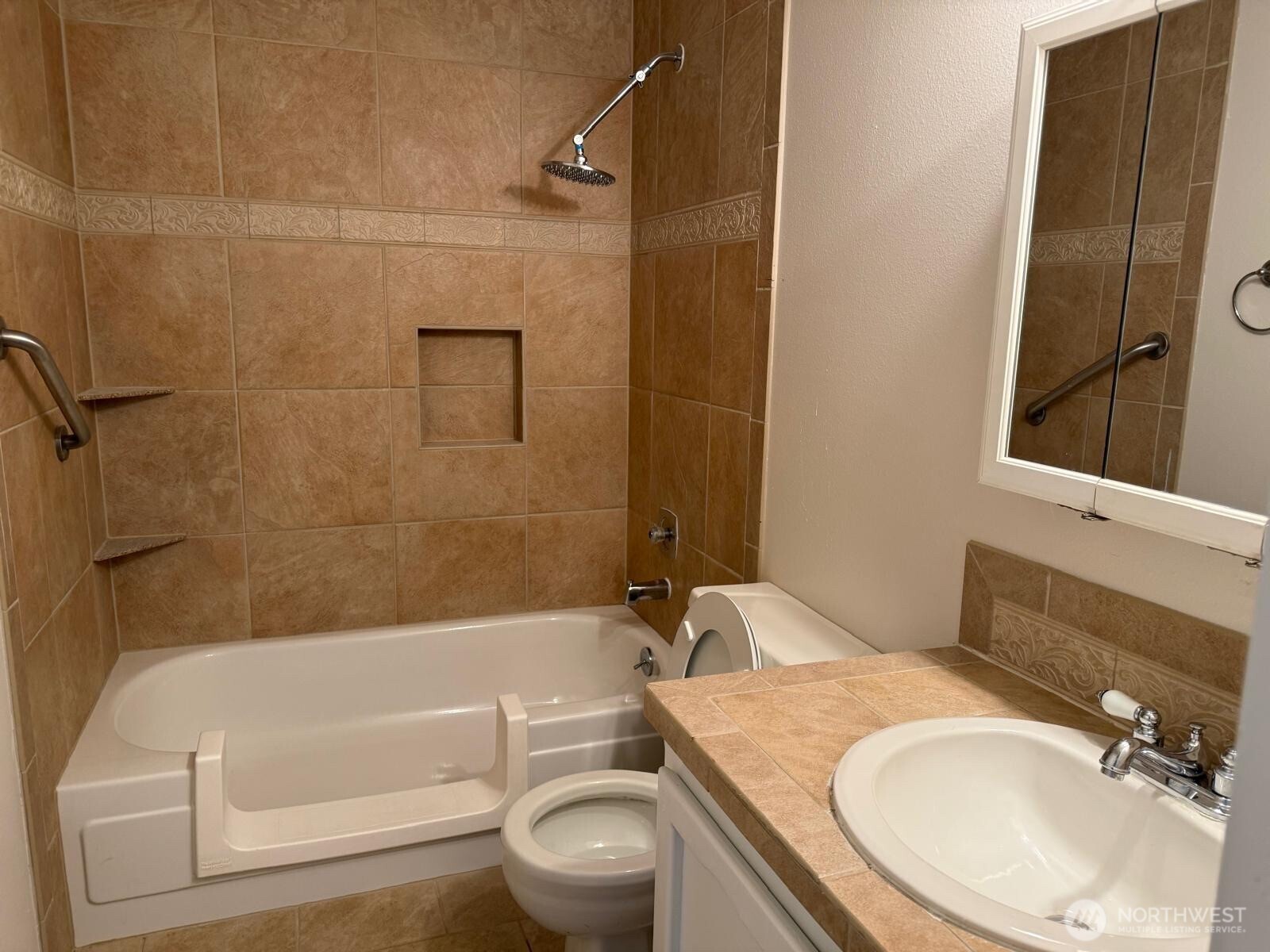 820 Cady Road, Unit F102 Everett, WA 98203 - Photo 9 of 19 Gallery Image 9
