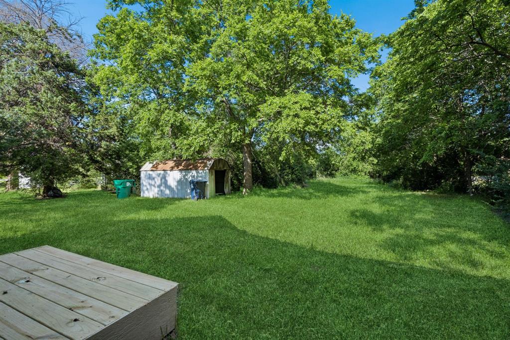 806 North Ruddell Street Denton, TX 76209 - Photo 26 of 26 a view of a backyard with table and chairs and a tree